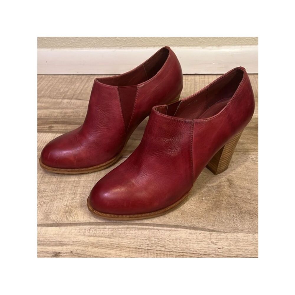 Antelope Red Leather Heeled Boots size 40 / US 9